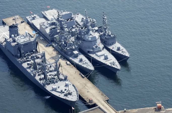 Пекин вдигна армията след японски разрушител в Тайванския проток
