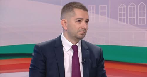 Слави Василев: Румен Радев е „символ на юмрука, който може да удари по масата“ – „Прогресивна България“ върви към исторически резултат