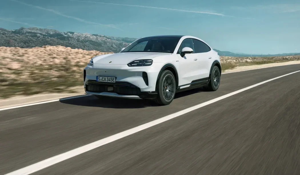 Porsche вдига залога: Cayenne Coupe Electric ускорява 0–100 за 2,5 сек и зарежда до 400 kW (ВИДЕО)