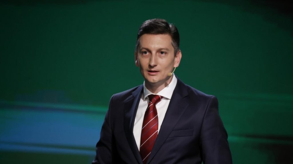 Министър Иван Василев размаза ИКТ сектора: Печелят милиони от обществени поръчки, а нямат конкуренция!