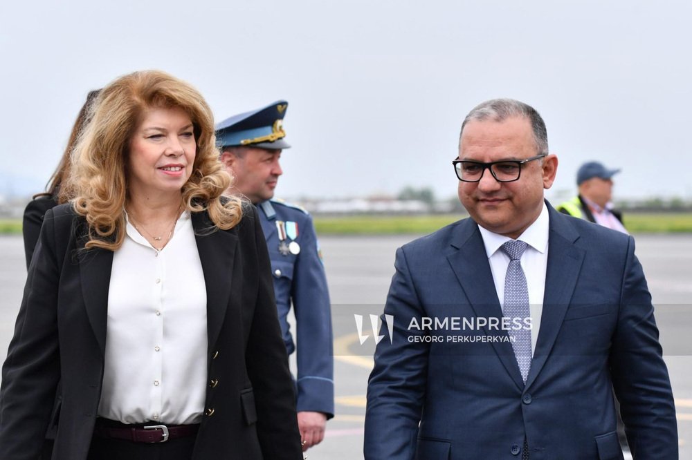 Президентът Илияна Йотова пристигна в арменската столица Ереван