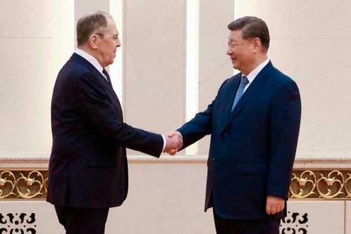 Си Дзинпин се срещна със Сергей Лавров по време на визита в Пекин