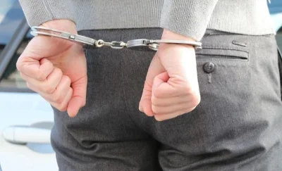 Дрогиран мъж преследва с кола и прегази жена си в село Обручище