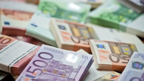 Курсът на еврото се покачва спрямо долара в междубанковата търговия