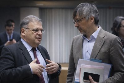 Министър Юлиян Попов обсъди с колеги от ЕС промени в стандартите за емисиите от автомобили