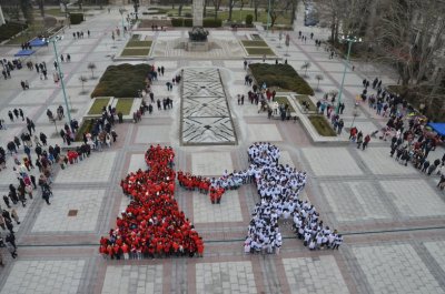 Над 500 ученици изградиха &bdquo;жива мартеница&ldquo; във Видин