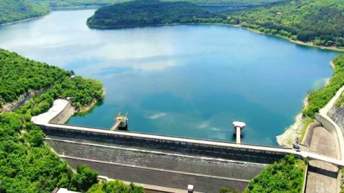 Язовир &bdquo;Ал. Стамболийски&ldquo; прелива със 130 куб.м/сек: следят Янтра и Росица заради очаквано снеготопене