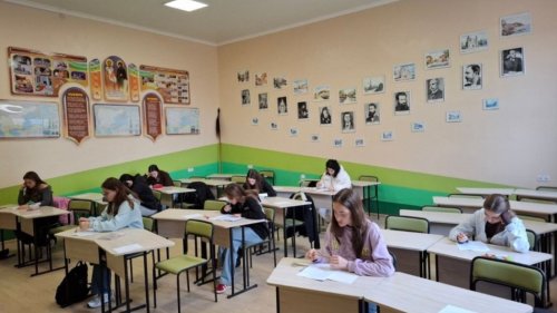 Украинският език влиза в българските училища: МОН обсъжда и преглед на учебниците по история