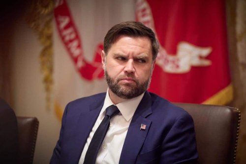 Ванс към Ватикана: Стойте далеч от САЩ, Тръмп решава политиката