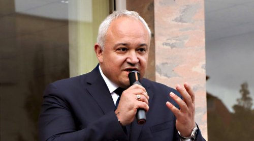 Демерджиев кани Пеевски на публичен дебат пред Общината