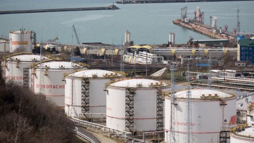 Удар по руска рафинерия в Ярослав: Украйна твърди за пожар, Москва отчита 530 свалени дрона