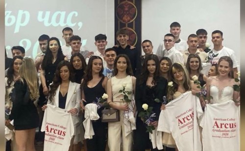 Абитуриенти от Американския колеж "Аркус" във Велико Търново се разделиха с училището си