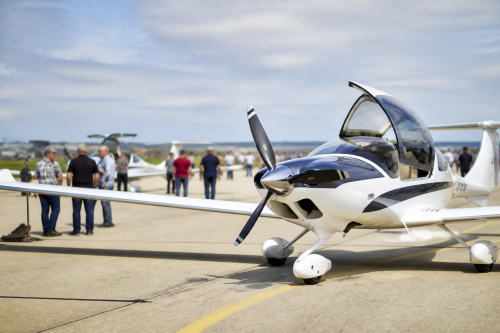 Diamond Aircraft дебютира в България с шоу на летище Горна Оряховица