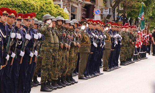 Велико Търново отбеляза Деня на храбростта с военен ритуал
