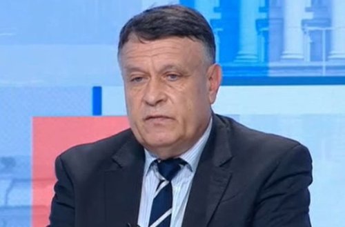 Готвят ли се да подведат Радев с министъра на образованието? Довчера целуваше ръка на Борисов, а днес се прави на &ldquo;прогресивен&rdquo;!