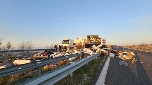 Катастрофа между два украински тира затвори временно Прохода на Републиката