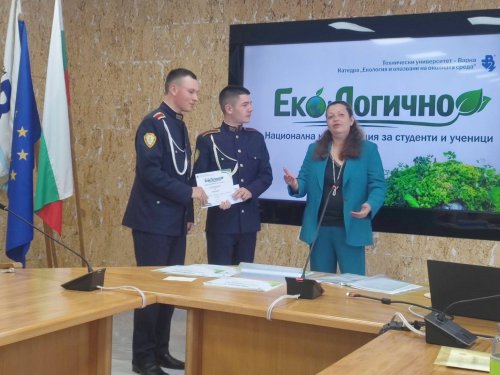 Курсанти първокурсници с първо място от конкурса &bdquo;Еко:Логично&ldquo;