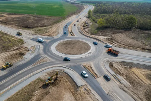 АПИ прави кръгово на кръстовището при Обединение