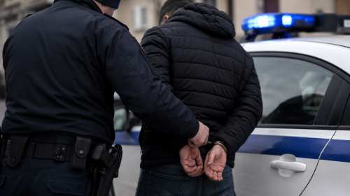 Полицията във Велико Търново задържа мъж след проверка за дрога