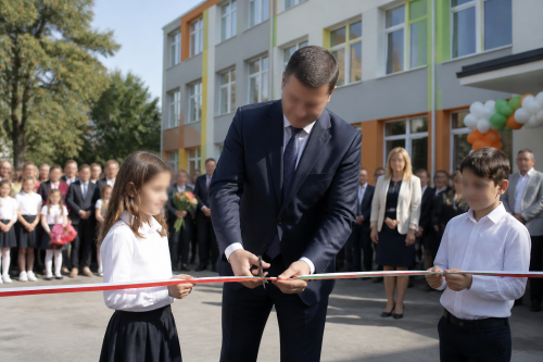 Кметът Даниел Панов откри обновеното ОУ „Бачо Киро“