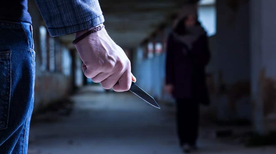 Нож в корема и обир във Велико Търново: 46-годишен застава пред съда