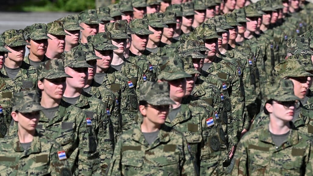 Хърватия връща задължителната военна служба
