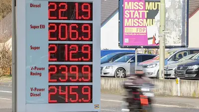 Дизелът в Германия удари рекорд: 2,44 евро за литър, а поскъпването не спира