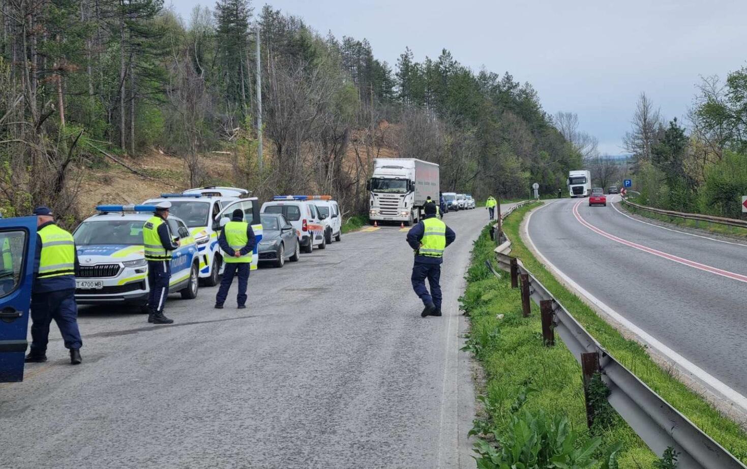 Полицията спря 187 коли за 3 часа на пътя Велико Търново&ndash;Русе: 68 санкции и 8 платени глоби