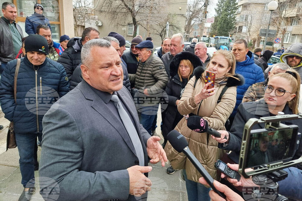 Земеделци прекратиха протеста в Сливен след уверение от областния управител