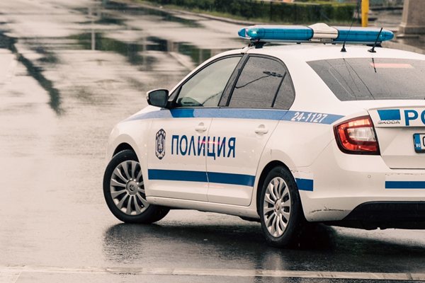 Заведение в Павликени осъмна с натрошени прозорци: полицията разследва