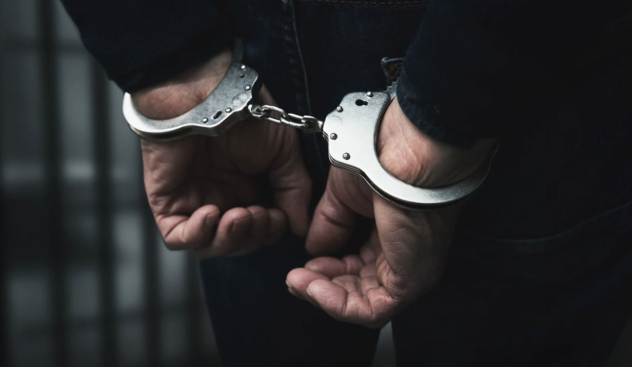 Пътен хулиган в центъра на Велико Търново: 28-годишен софиянец е обвинен след удар и счупено огледало