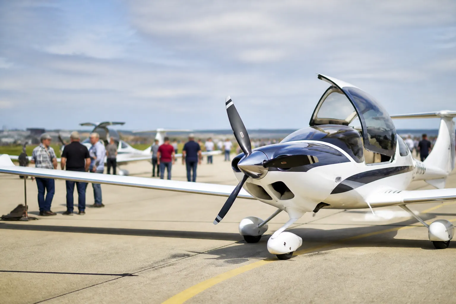 Diamond Aircraft дебютира в България с шоу на летище Горна Оряховица