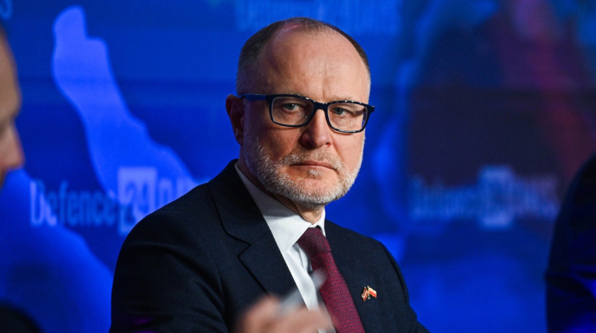 Латвийският министър на отбраната атакува премиера след оставка