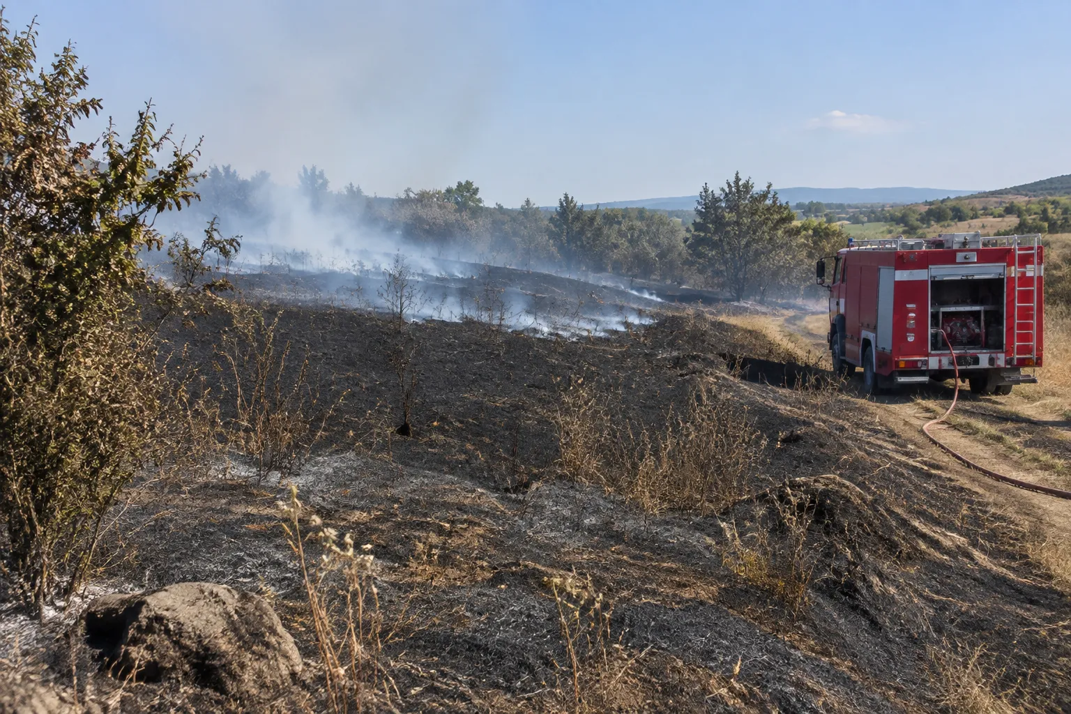 Пожар край Беляковец обхвана 130 дка и бе локализиран