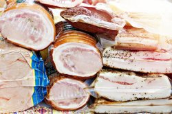 330 кг месо и колбаси без документи спряха на Дунав мост: риск за здравето, стоката отива за унищожаване