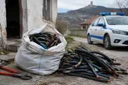 Полицията в Свищов задържа мъж с 30 кг кабели