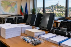РИК Велико Търново започна раздаване на бюлетини и машини