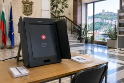 Демомашината в Свищов дефектира още в първия ден